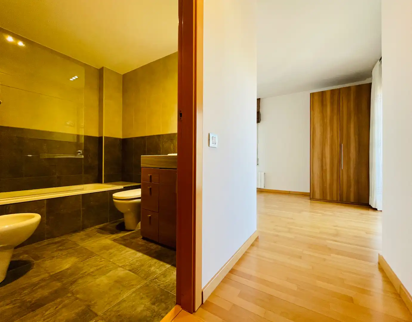 Baño de Piso de alquiler en Corbera de Llobregat con Aire acondicionado, Calefacción y Trastero