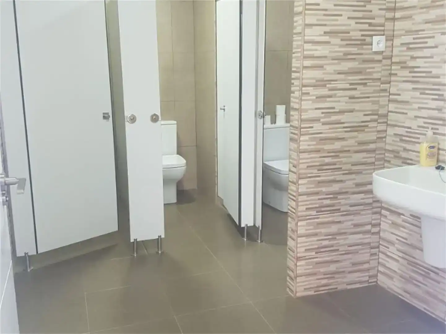 Badezimmer von Fabrikhallen zur Miete in Ciudad Real