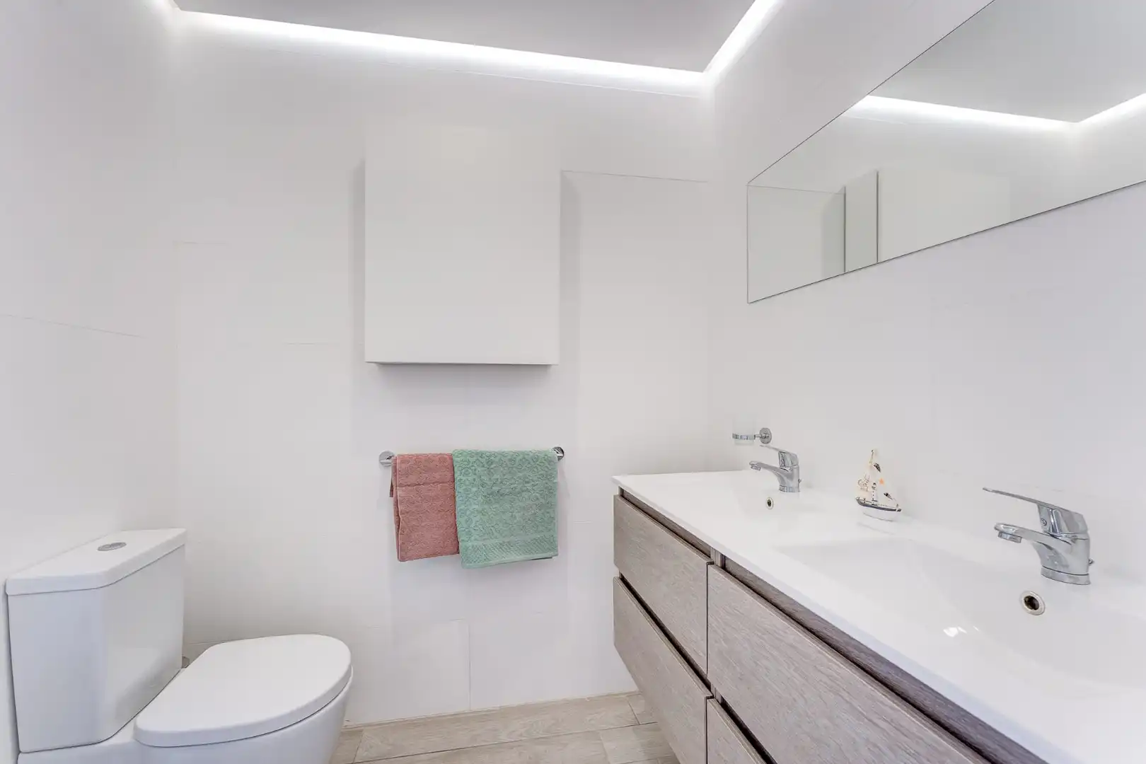 Bany de Apartament en venda en Adeje amb Terrassa, Piscina i Moblat
