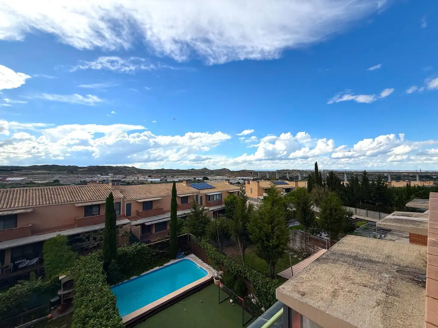 Vista exterior de Casa adosada en venta en Cuarte de Huerva con Aire acondicionado, Calefacción y Jardín privado