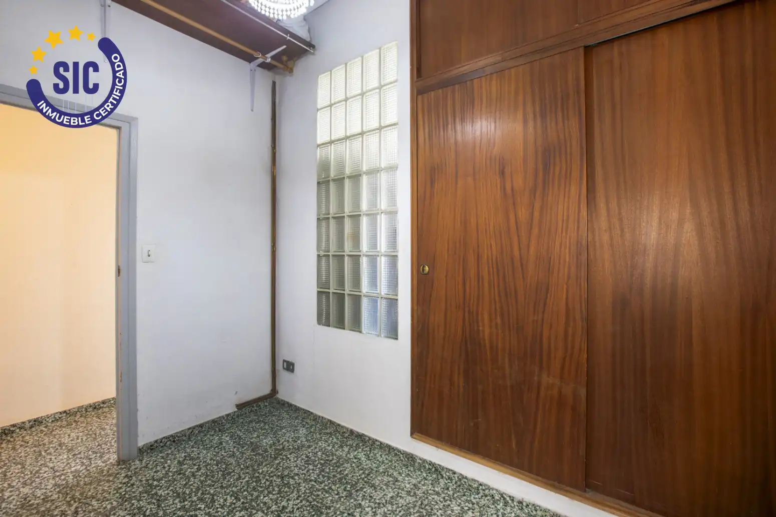 Piso en venta en Valencia con Calefacción, Trastero y Balcón