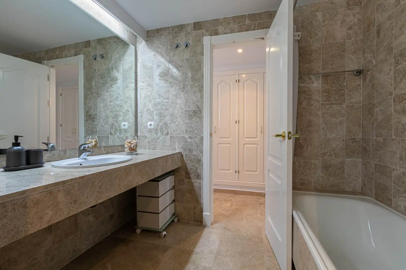 Bany de Apartament de lloguer en Nueva Andalucía
