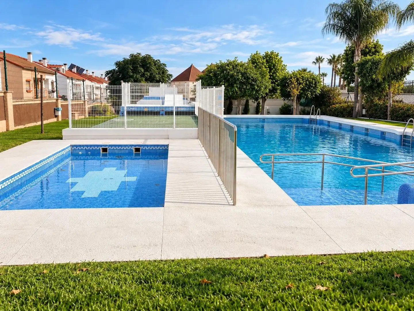 Piscina de Casa adosada en venda en Churriana