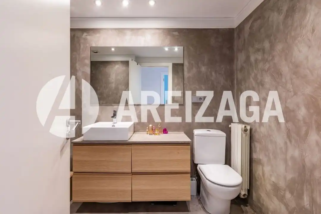 Badezimmer von Wohnung zum Verkauf in Donostia - San Sebastián  mit Heizung, Terrasse und Balkon