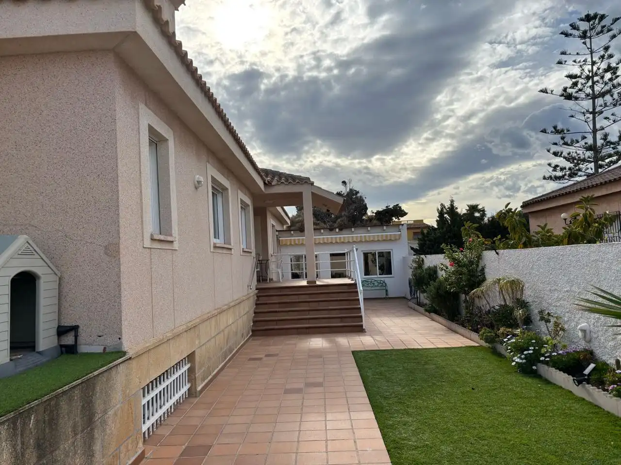 Vista exterior de Casa o chalet en venta en La Manga del Mar Menor con Aire acondicionado, Calefacción y Jardín privado
