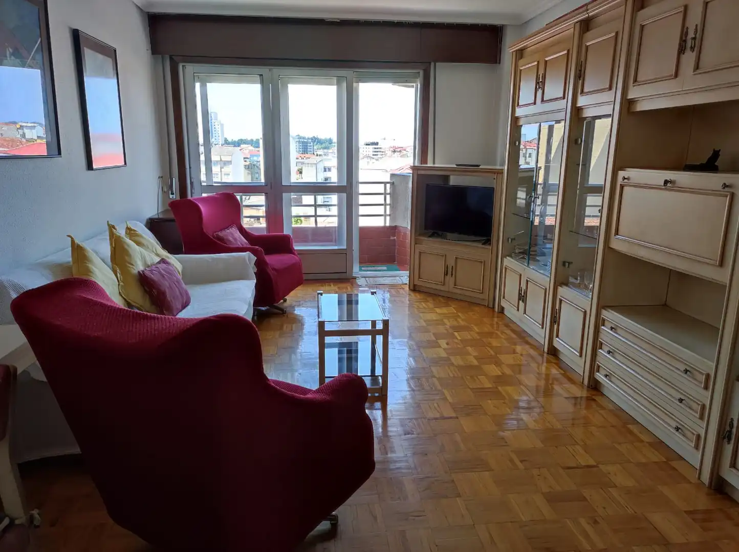 Wohnzimmer von Wohnung zur untervermieten in Vigo  mit Heizung, Parkett und Möbliert