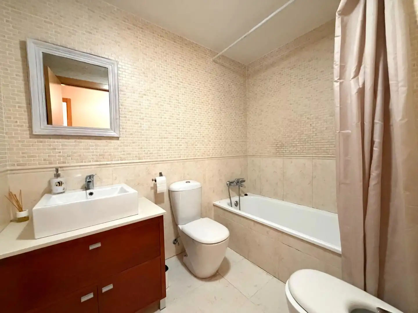 Baño de Piso en venta en Catarroja con Terraza y Trastero