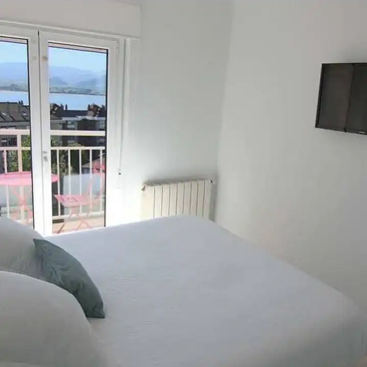 Habitación de Piso de alquiler en Santander con Calefacción, Amueblado y Balcón