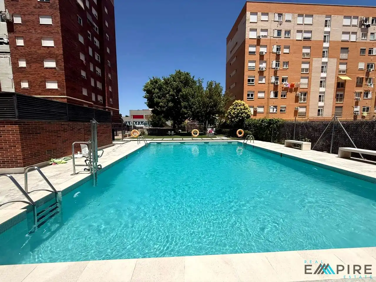 Swimming pool of Flat for sale in Parla  with Air Conditioner, Heating and Storage room