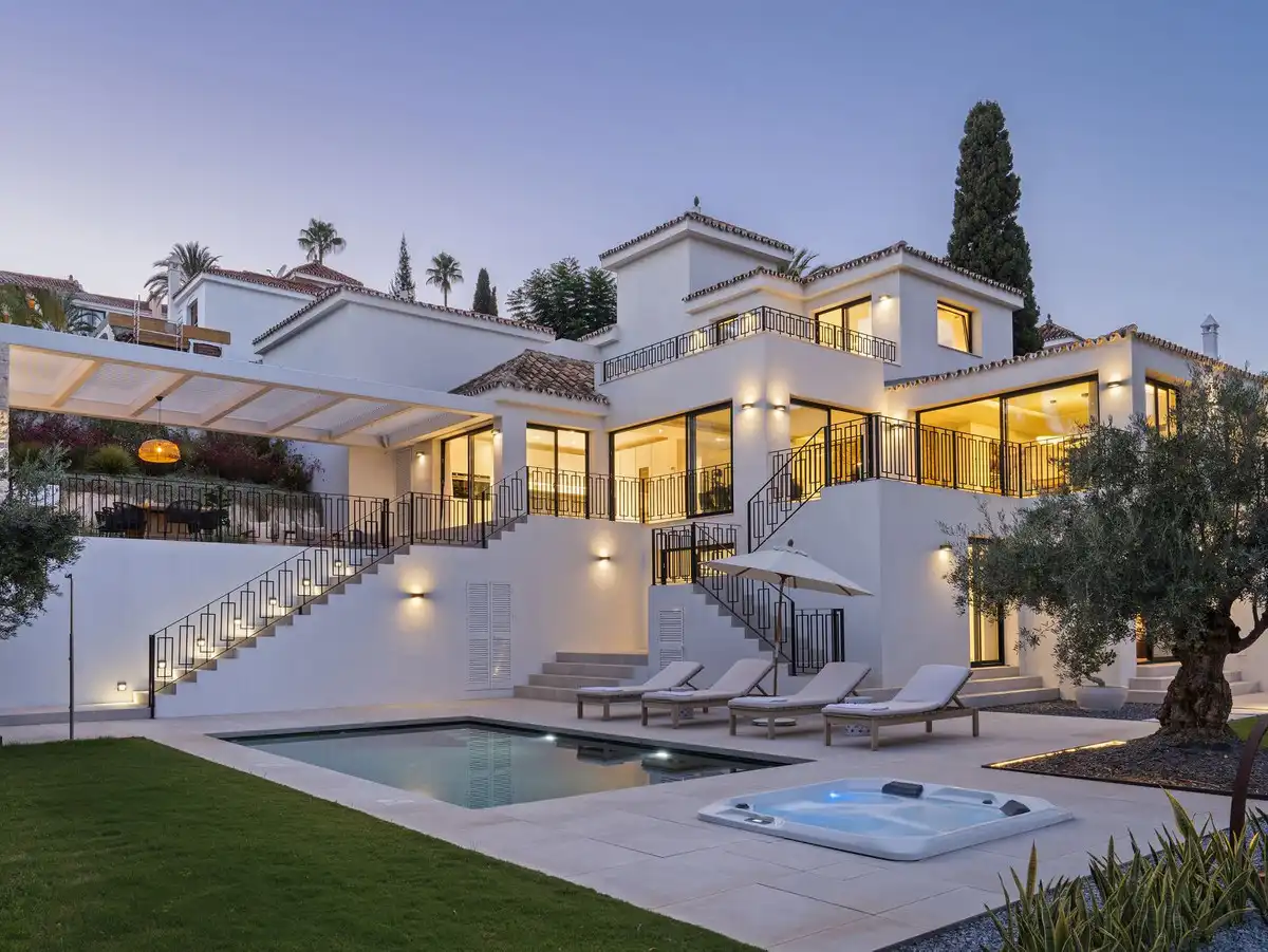 Exterior view of Houses for sale in Nueva Andalucía