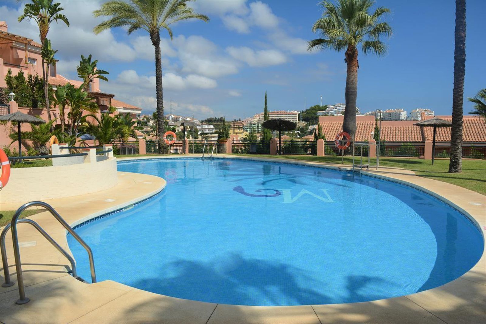 Swimming pool of Flat for sale in Mijas  with Terrace, Swimming Pool and Community pool