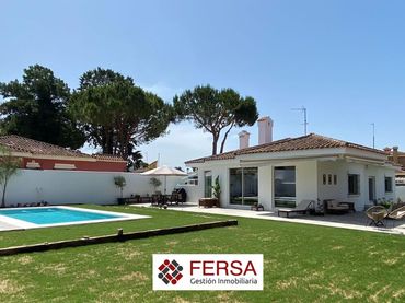 Villa con piscina in vendita a Vistahermosa - Fuentebravía