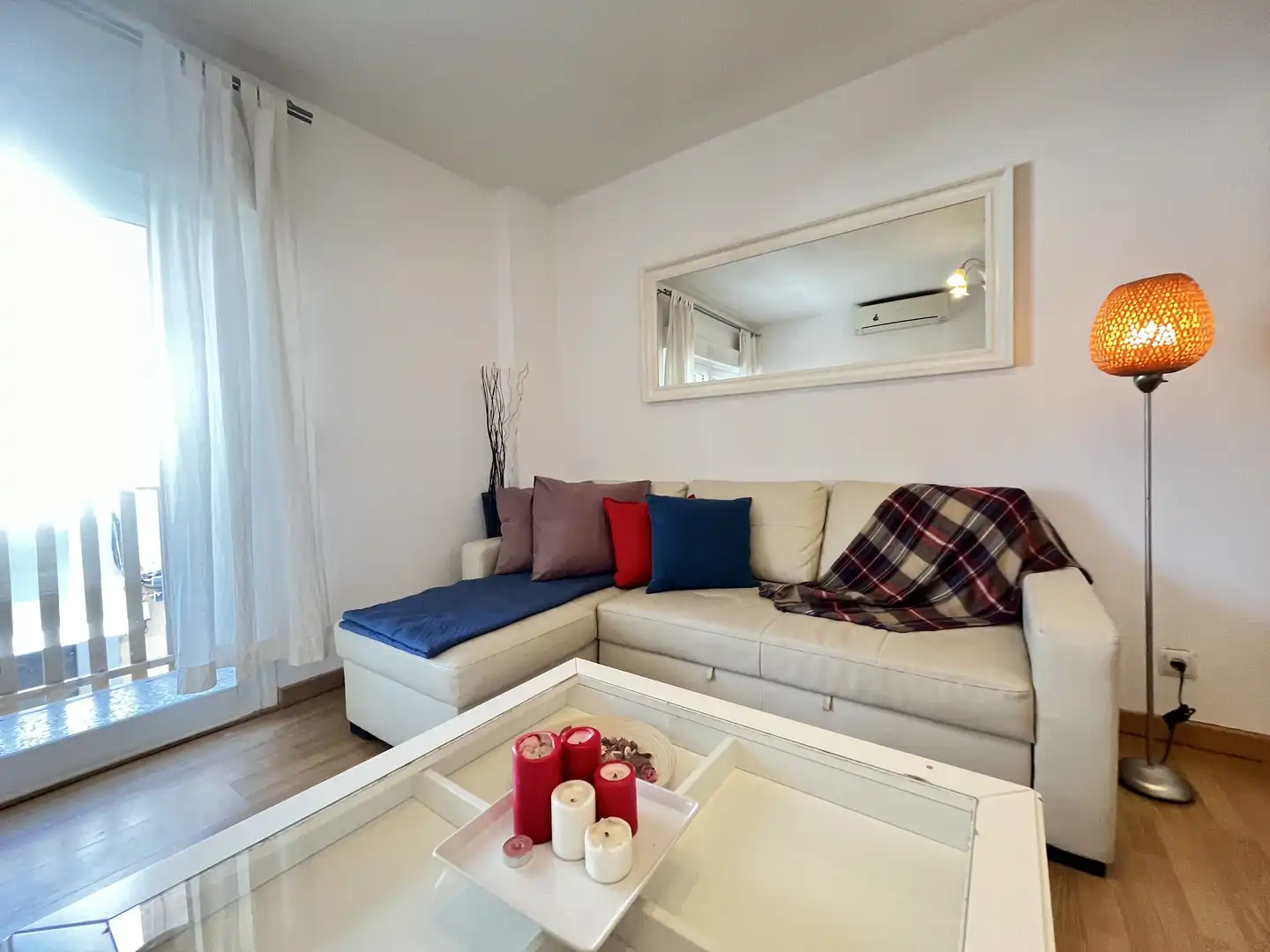 Sala de estar de Piso de alquiler en Madrid con Aire acondicionado, Terraza y Amueblado