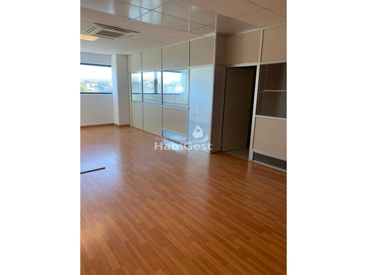 Oficina de lloguer a Calle SALT, Mas Xirgu