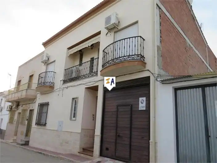 Terraced house with pool for sale in Alcaudete