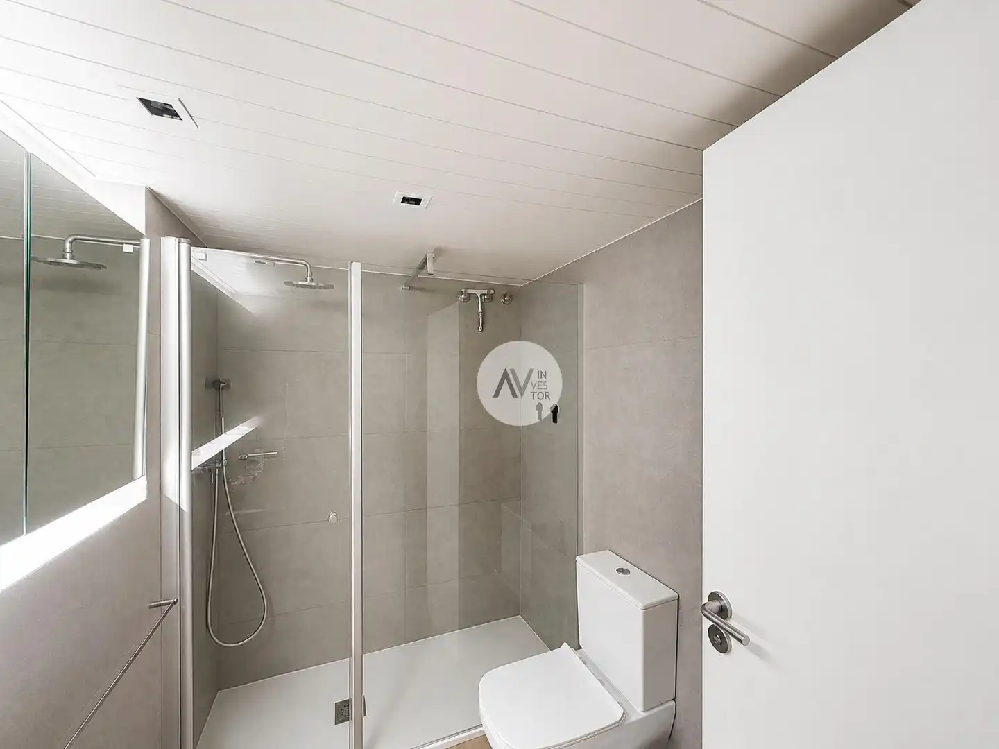 Baño de Apartamento en venta en Barcelona con Aire acondicionado, Calefacción y Jardín privado