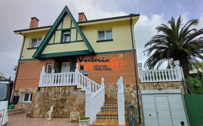 Exterior view of House or chalet for sale in Castro-Urdiales  with Heating and Terrace