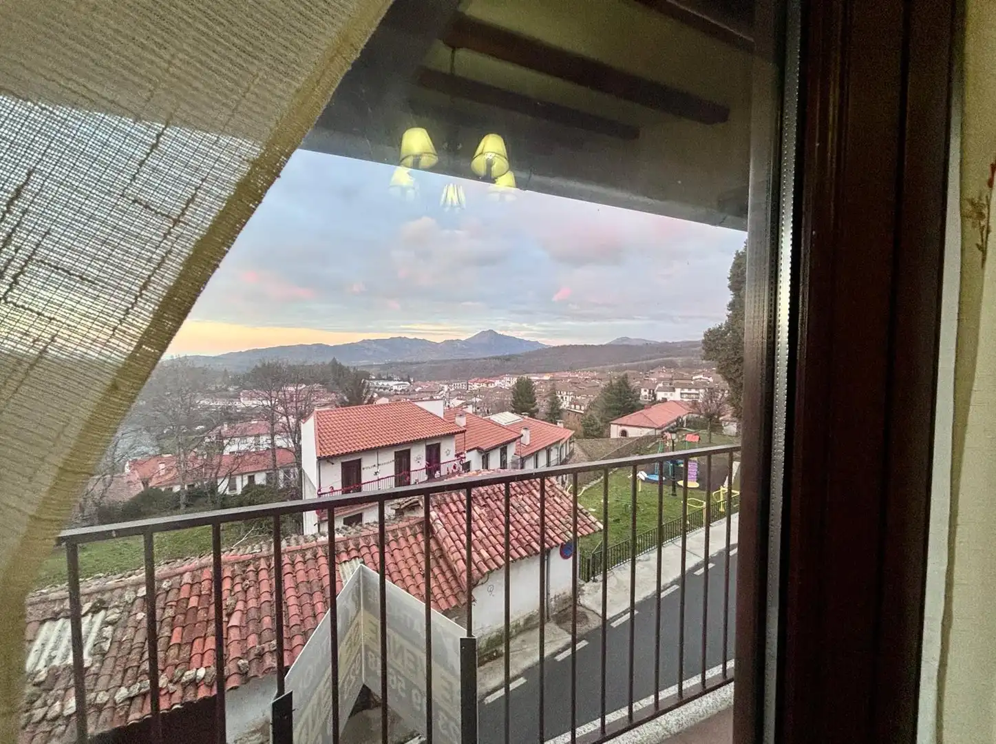 Vista exterior de Casa o chalet en venta en Candelario con Amueblado, Balcón y Alarma