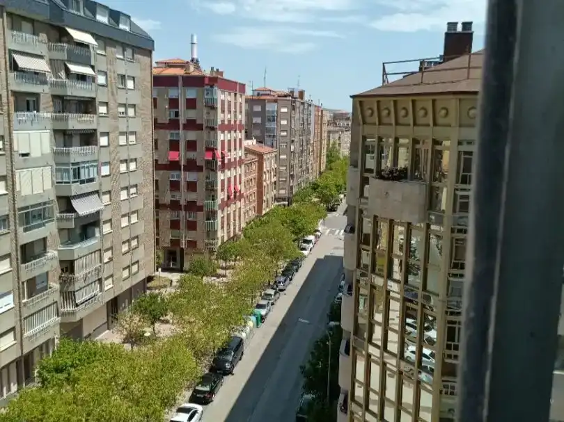 Vista exterior de Pis en venda en Miranda de Ebro amb Terrassa i Balcó