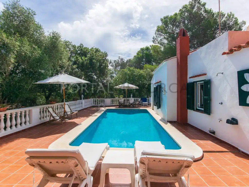 Vista exterior de Casa o xalet en venda en Es Mercadal amb Aire condicionat i Piscina