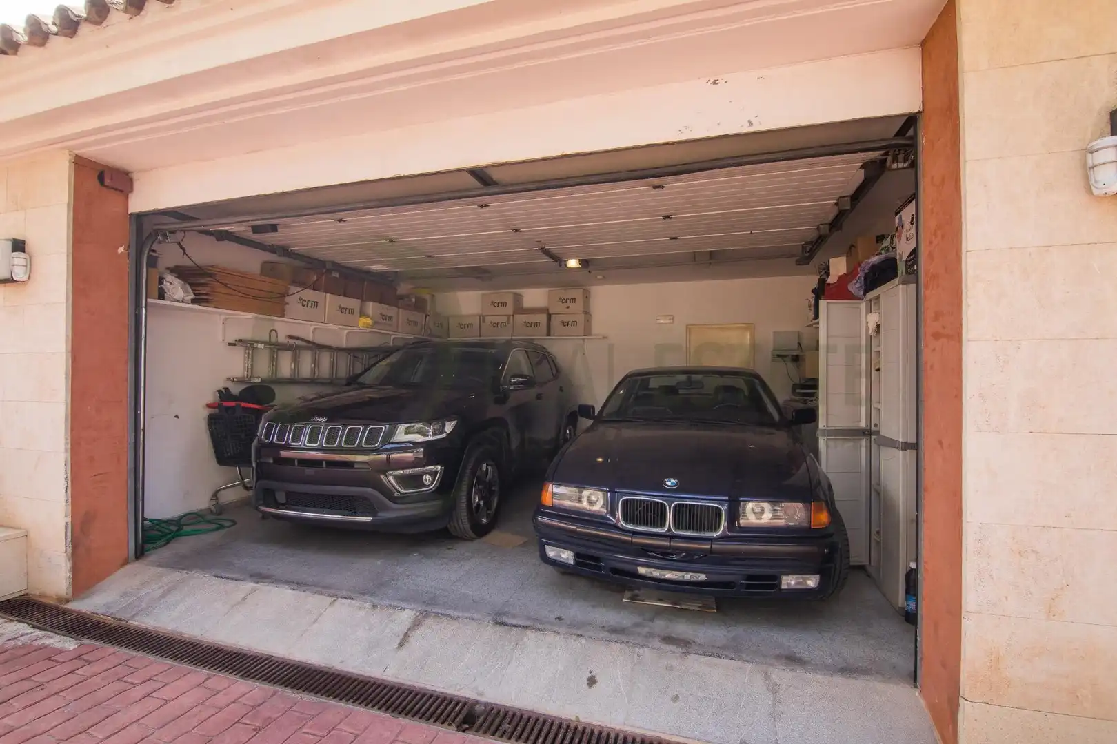 Aparcament de Casa o xalet en venda en Alicante / Alacant amb Calefacció, Jardí privat i Terrassa