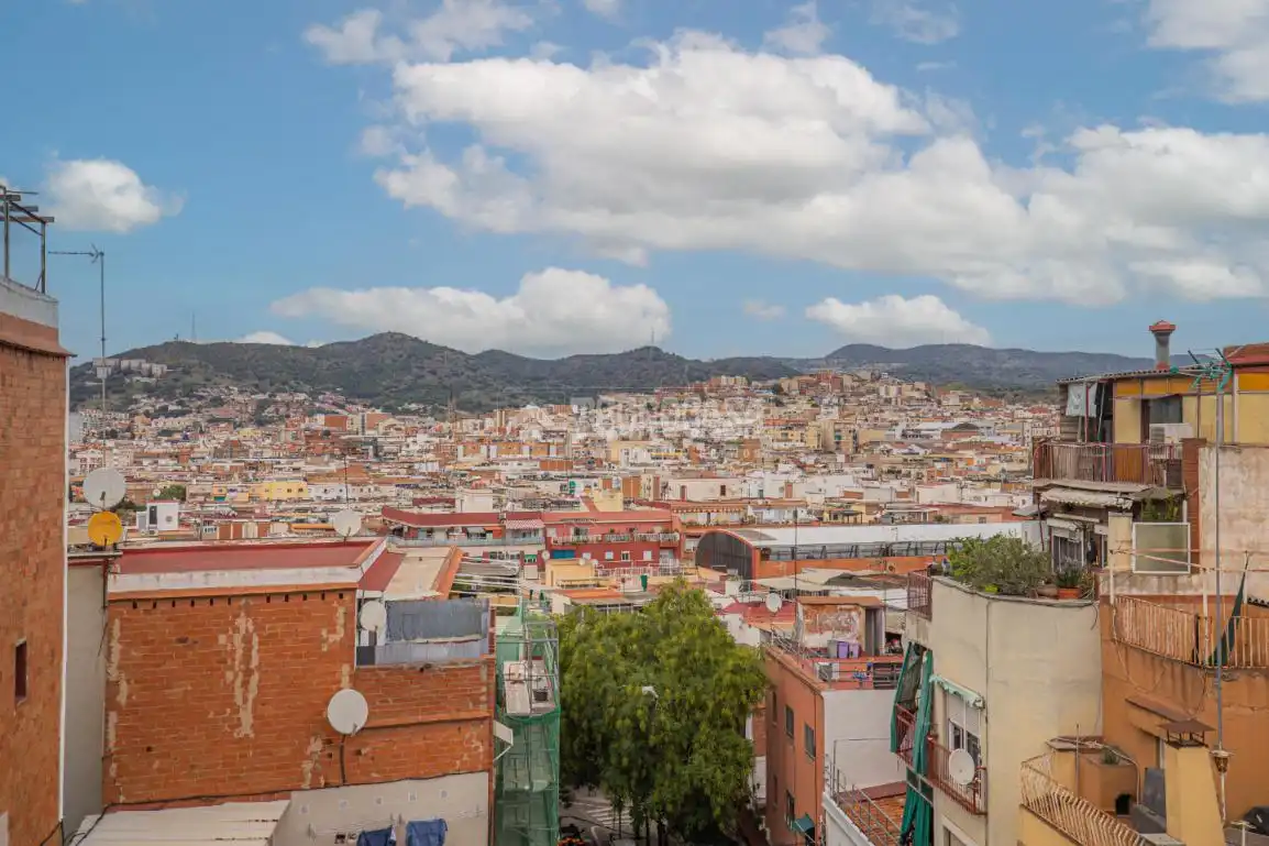 Vista exterior de Piso en venta en Santa Coloma de Gramenet