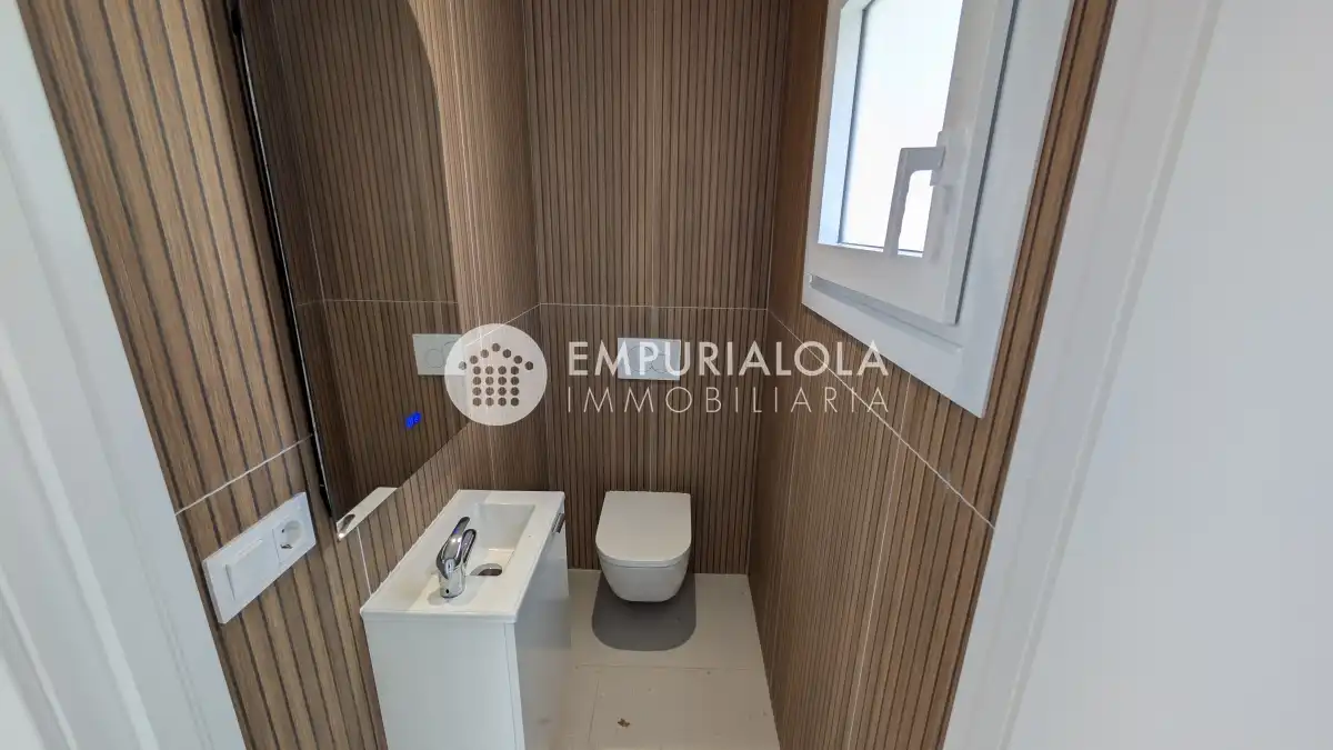 Bathroom of Houses for sale in Roses  with Air Conditioner and Private garden
