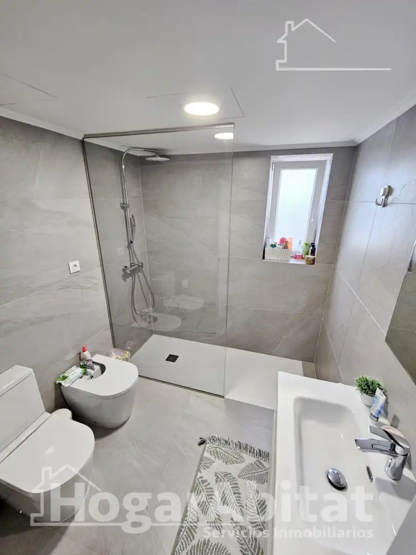 Bany de Casa o xalet en venda en Almazora / Almassora amb Aire condicionat, Terrassa i Traster