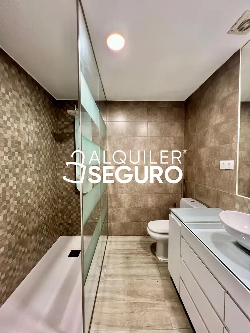 Bany de Casa o xalet de lloguer en Madrid amb Aire condicionat, Calefacció i Terrassa