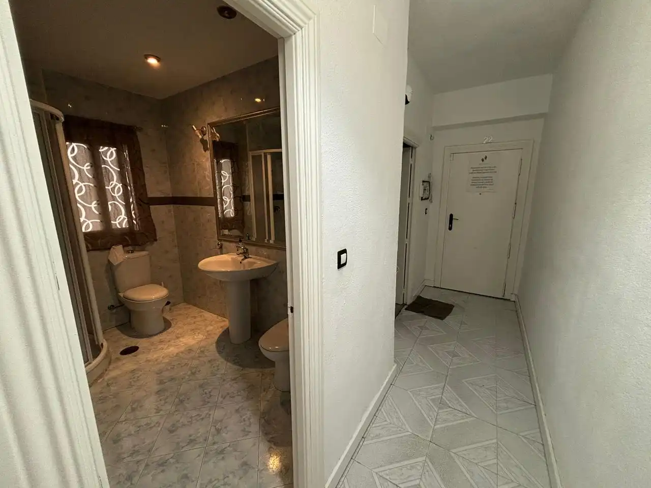 Bathroom of Flat for sale in Granada