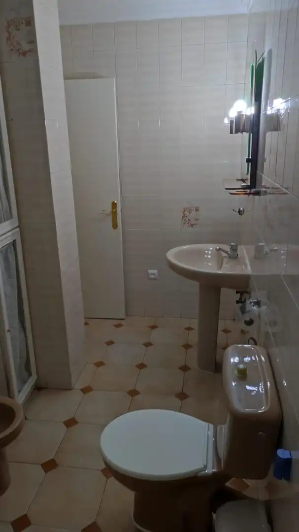 Bathroom of Flat for rent in Sevilla  with Air Conditioner and Furnished