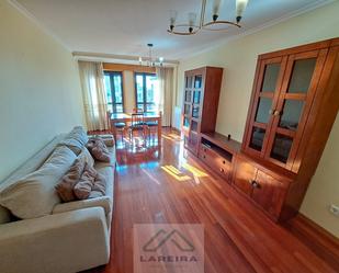 Living room of Flat to rent in Vigo   with Heating, Parquet flooring and Furnished