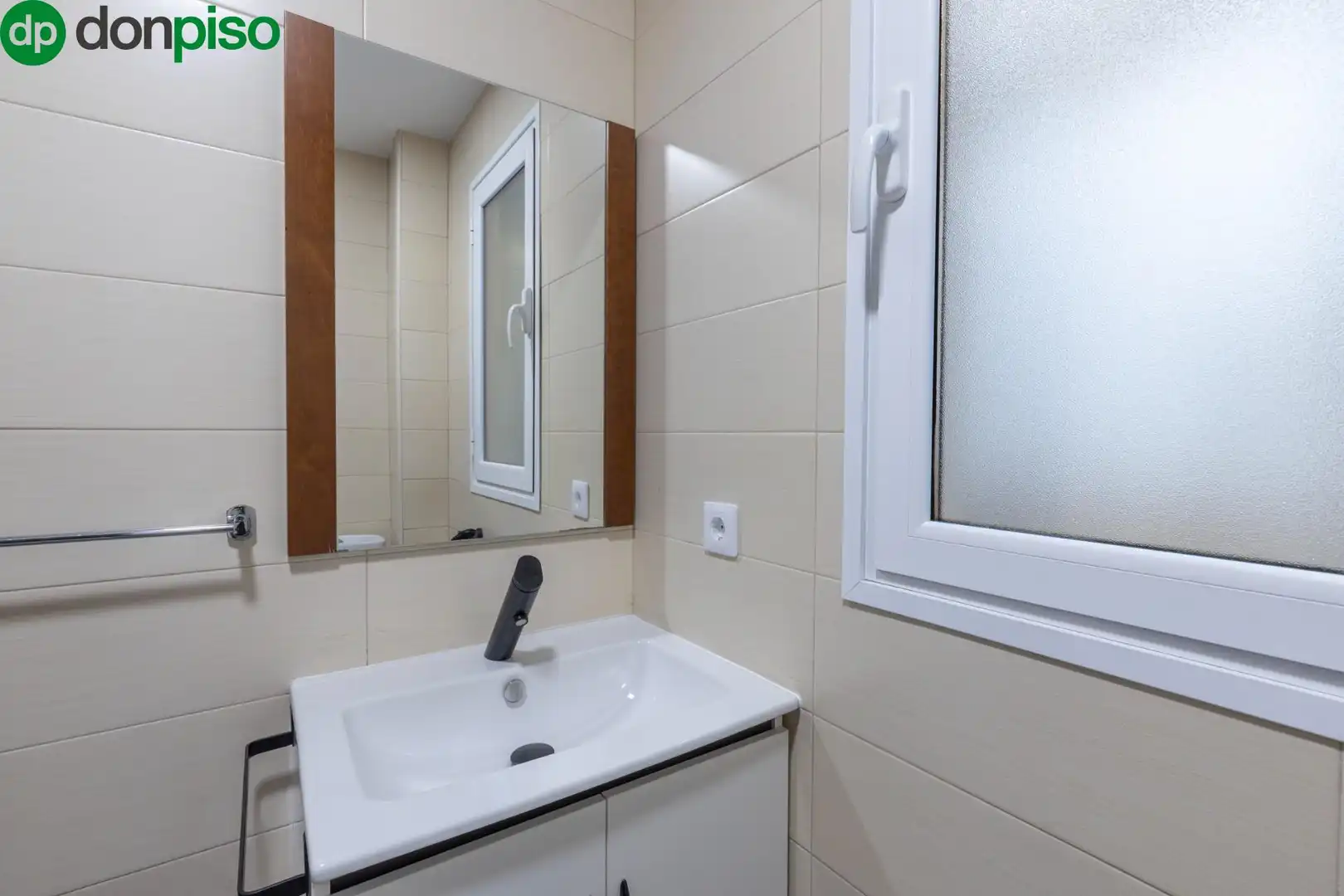Bathroom of Flat for sale in Granada  with Furnished
