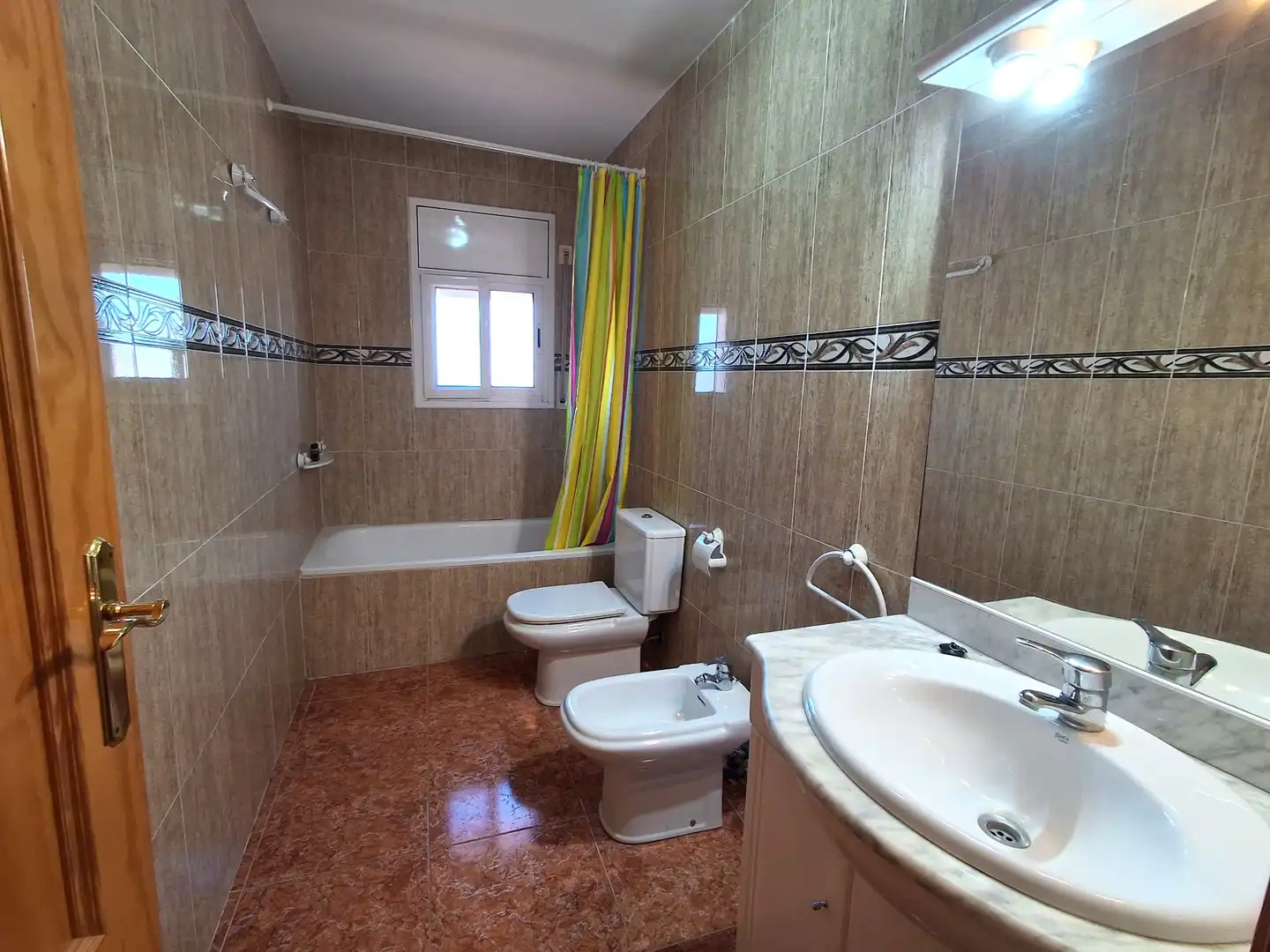 Badezimmer von Einfamilien-Reihenhaus zum Verkauf in Mont-roig del Camp mit Klimaanlage, Privatgarten und Terrasse