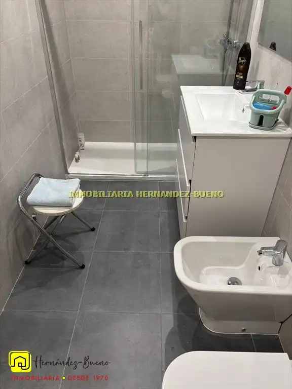 Badezimmer von Wohnung zur Miete in Salamanca mit Heizung, Möbliert und Balkon