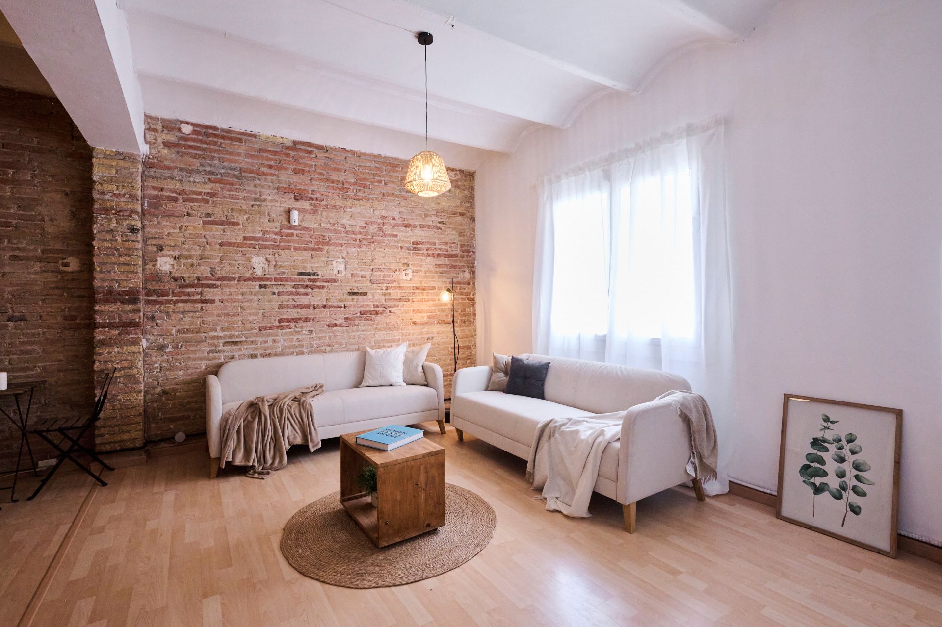 Living room of Flat for sale in  Barcelona Capital  with Heating, Parquet flooring and Furnished