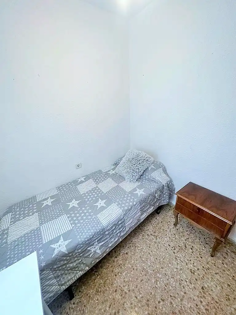 Bedroom of Flat for rent in Valencia  with Air Conditioner, Heating and Furnished