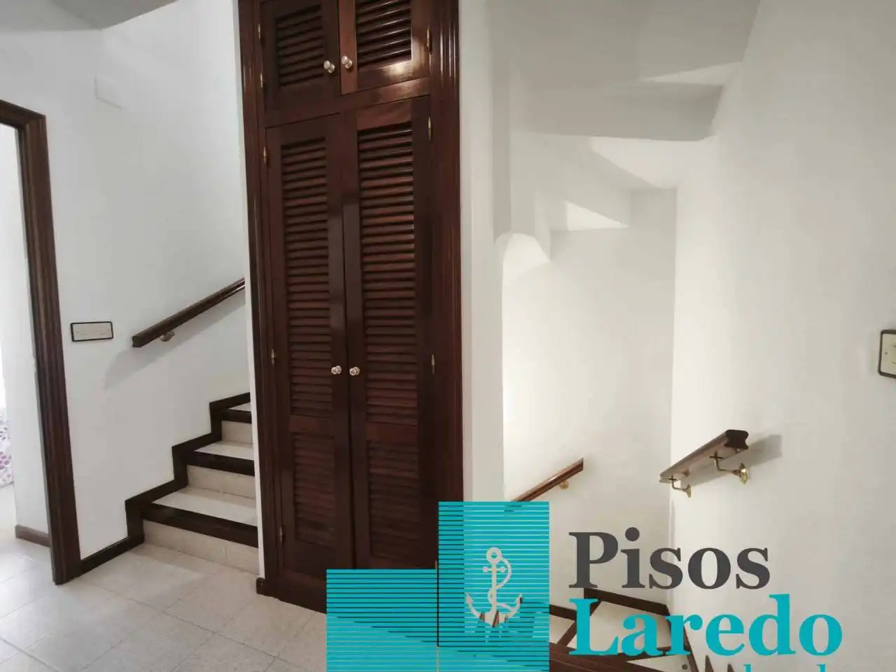 Casa adosada en venda en Laredo amb Calefacció, Jardí privat i Parquet