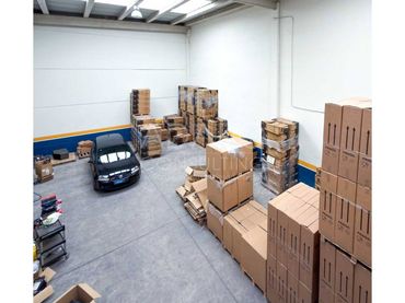 Industrial building to rent in Calle Newton
