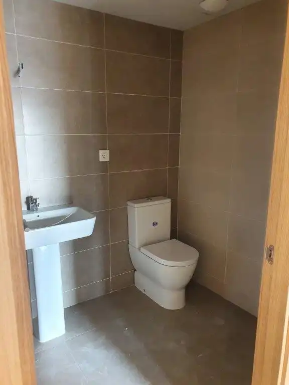 Baño de Piso de alquiler en Valencia con Aire acondicionado, Terraza y Trastero