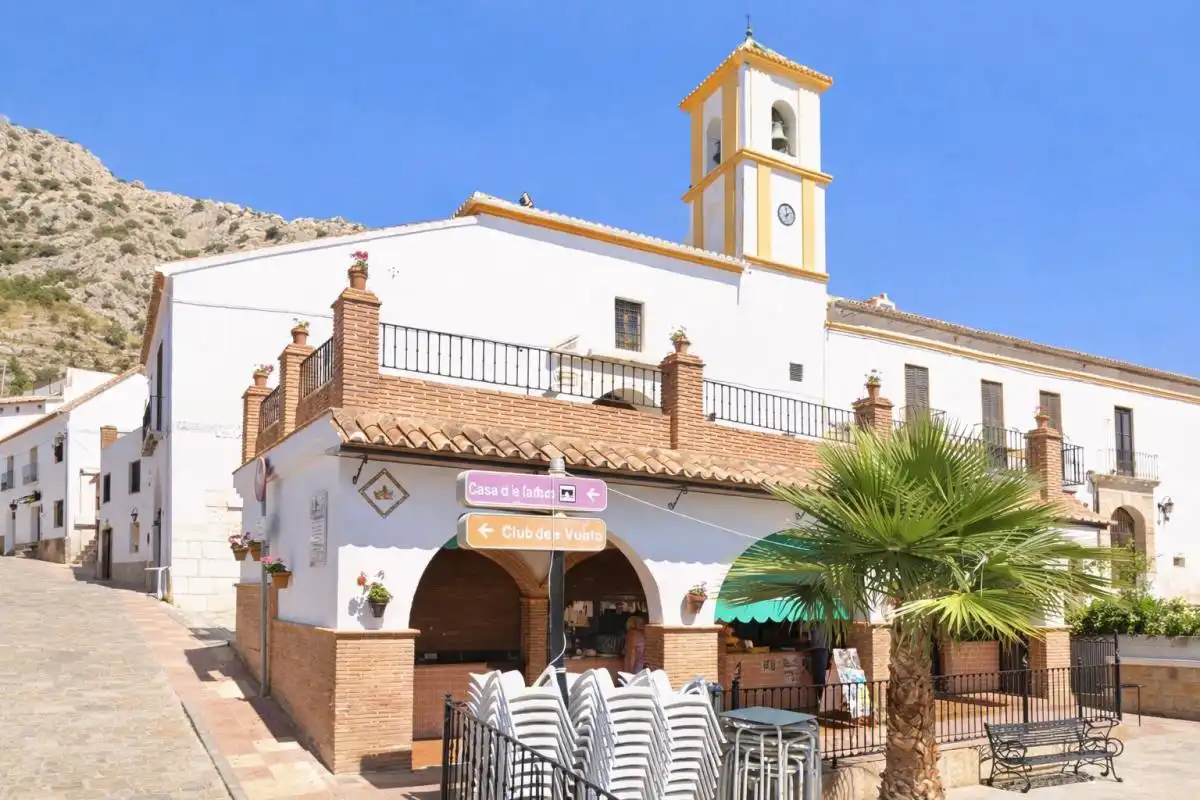 Casa adosada en venta en Valle de Abdalajís con Calefacción, Terraza y Balcón