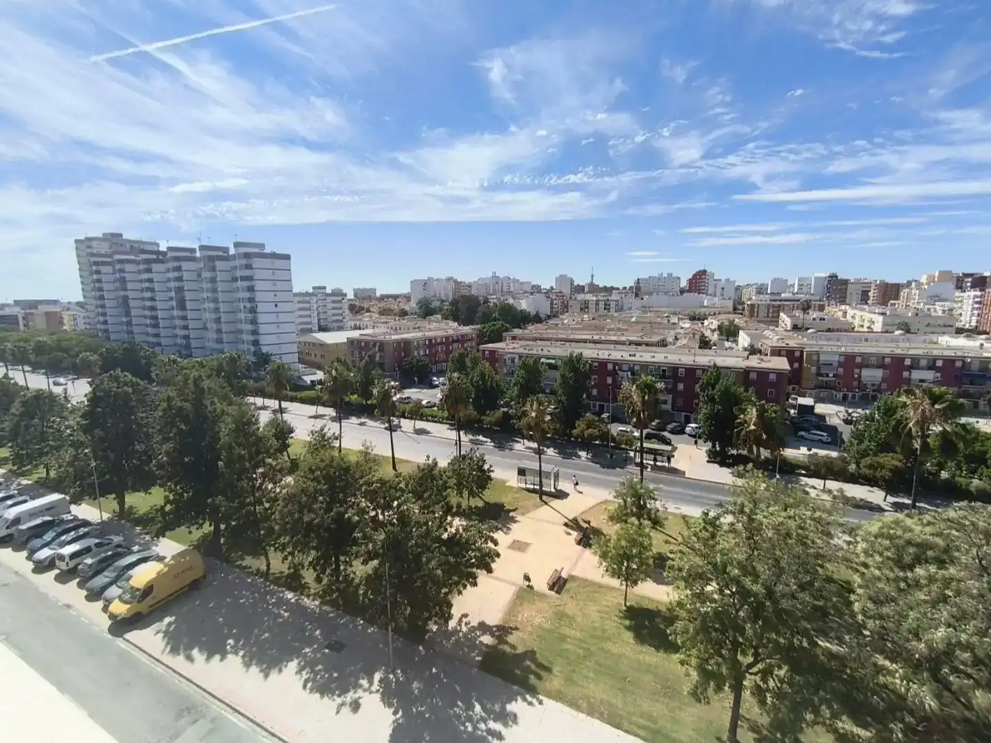 Vista exterior de Pis en venda en  Huelva Capital amb Aire condicionat, Piscina i Balcó