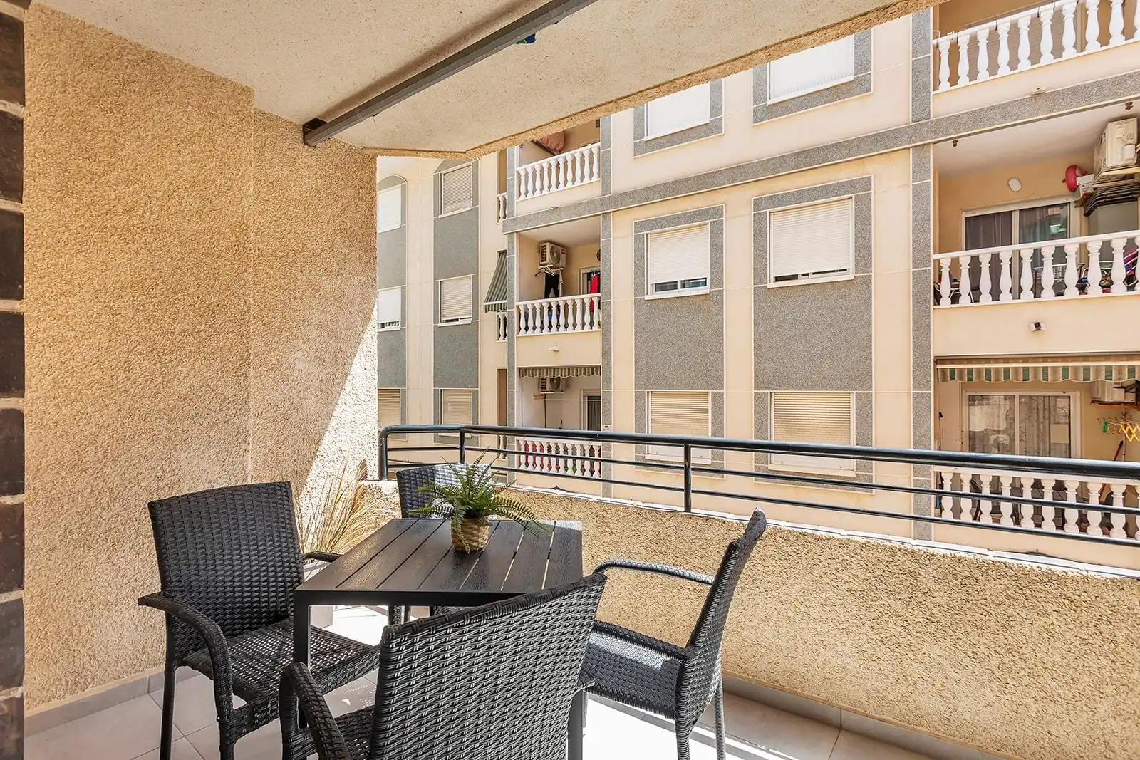 Piso con ascensor en venta en Calle FINLANDIA, imagen 4