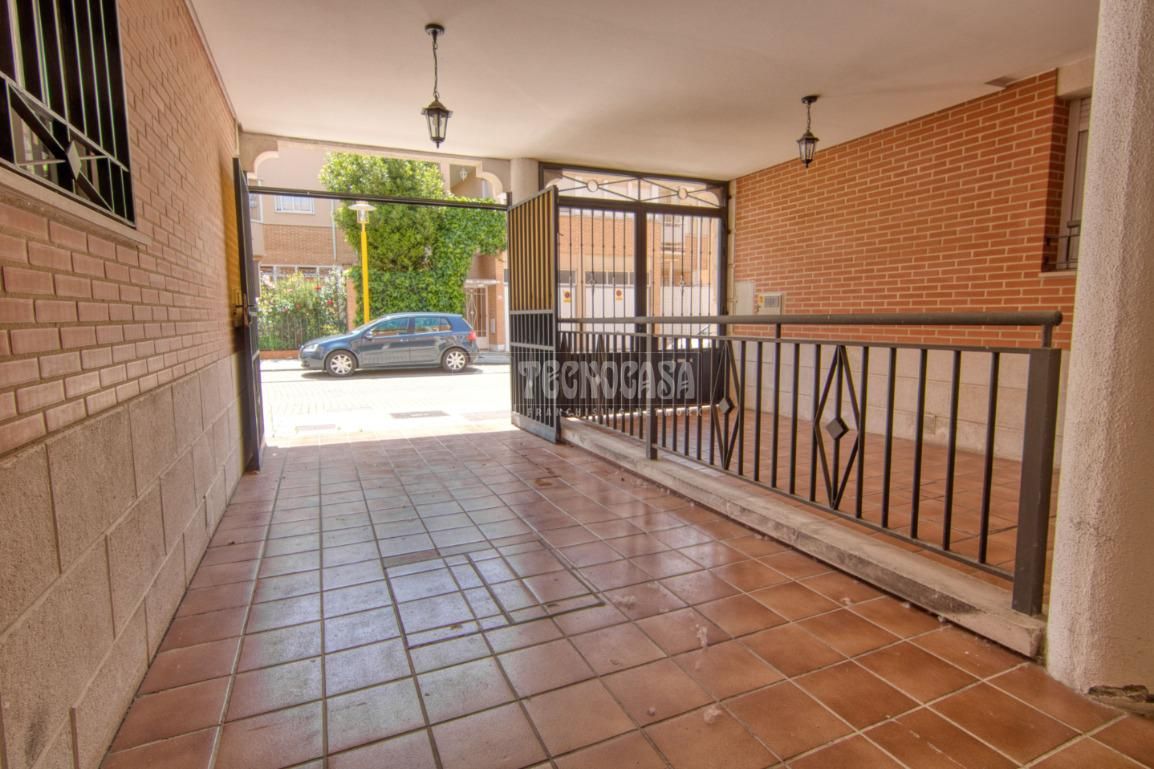 Exterior view of Single-family semi-detached for sale in Arroyo de la Encomienda  with Heating and Terrace