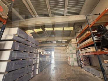 Industrial building to rent in Metro - Auditorio