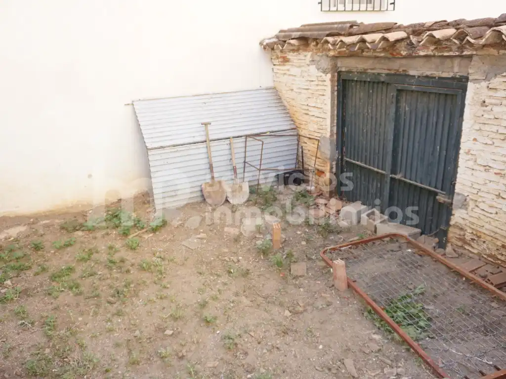 Casa adosada en venta en Benamocarra con Jardín privado, Terraza y Amueblado