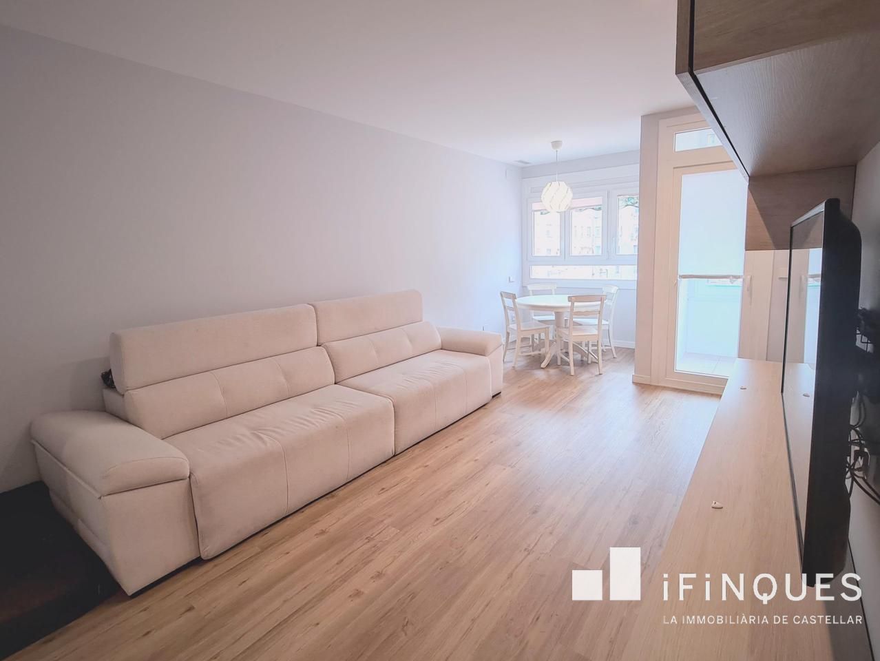 Living room of Flat for sale in Sabadell  with Heating, Parquet flooring and Terrace