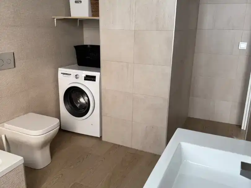 Baño de Piso en venta en Dos Hermanas con Aire acondicionado, Piscina y Balcón