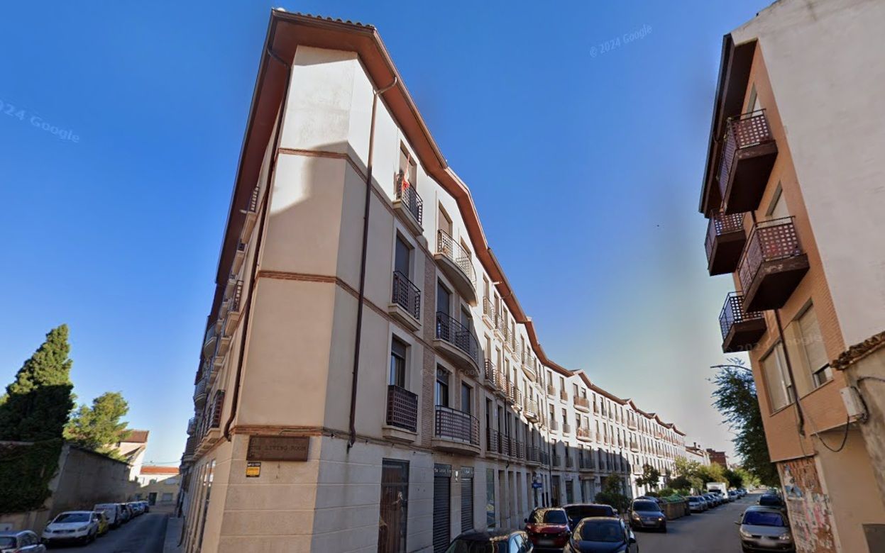 Vista exterior de Pis en venda en Ocaña amb Calefacció i Traster