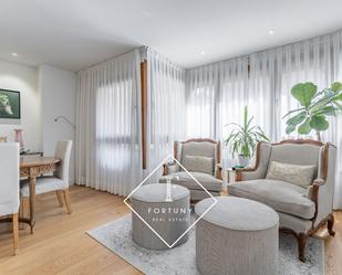 Living room of Flat to rent in  Madrid Capital  with Air Conditioner, Heating and Community pool